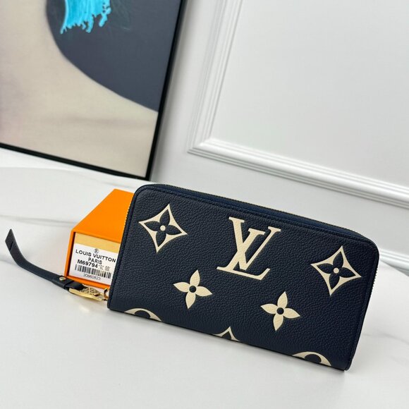 Louis Vuitton - Picture 1 of 1